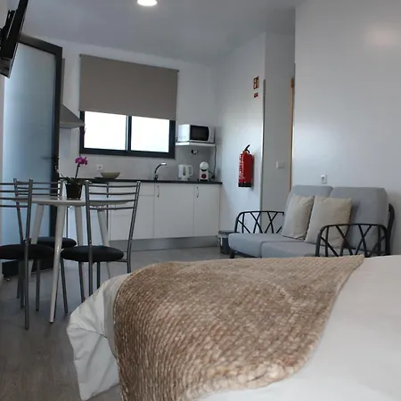 Leais Ao Pico Apartment *